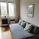 Park View, Close To River, Ac, Bauhaus Vibe, 2 Balconies Apartament Budapesta