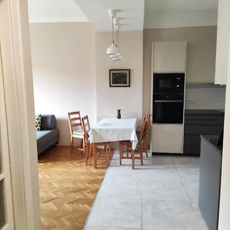 Park View, Close To River, Ac, Bauhaus Vibe, 2 Balconies Apartment *